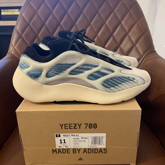 Yeezy 700 V3 Size 11 Kyanite